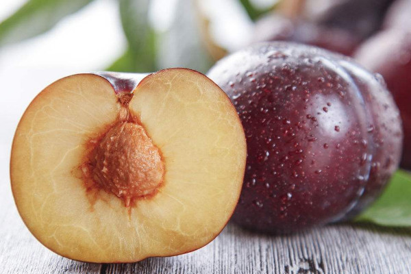 黑布林和黑布李一样吗,黑布李和黑布林的区别