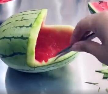 创意水果拼盘做法步骤，漂亮的恐龙水果拼盘