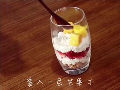 韩国的水果杯怎么做的 如何自制韩国的水果杯