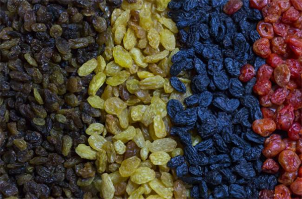 葡萄干泡水的正确方法 葡萄干泡水一次放多少