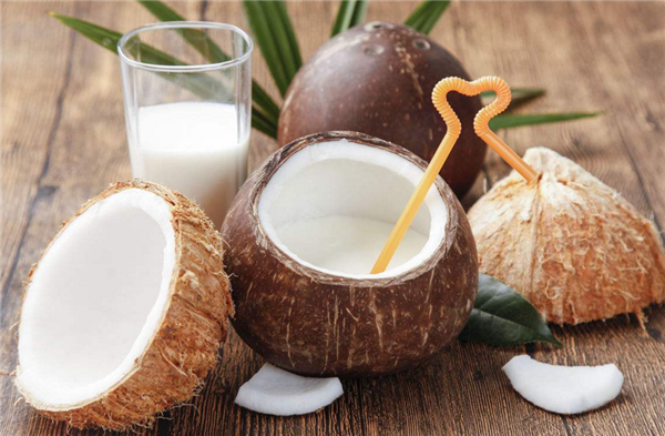 椰子三个孔在哪个位置,椰子三孔有两假一真