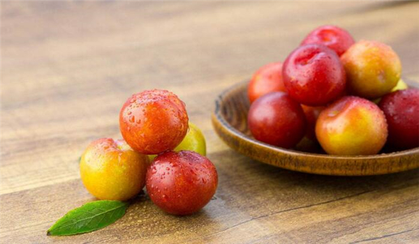 李子怎么腌制才好吃,李子的腌制方法(超简单)