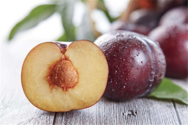 生的黑布林能吃吗,吃生黑布林会中毒