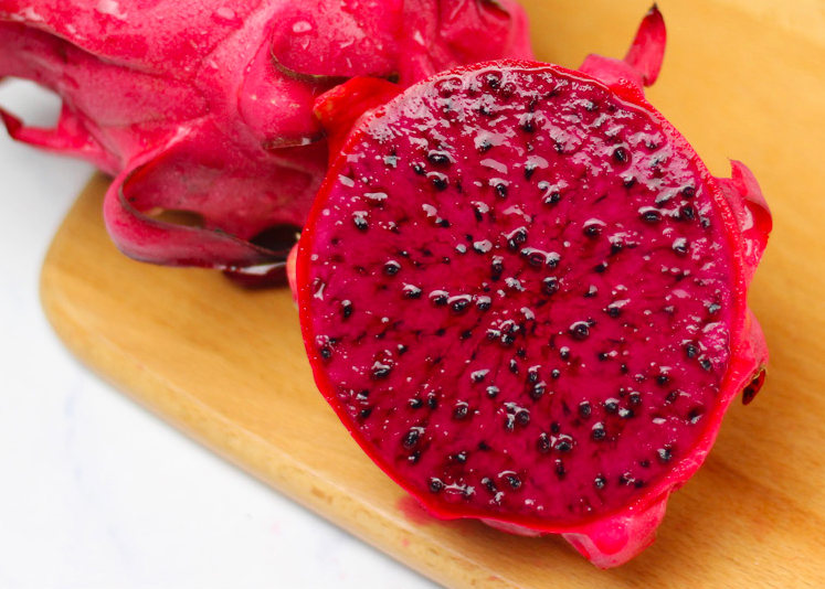 火龙果一天吃多少合适,一天最多吃两个火龙果