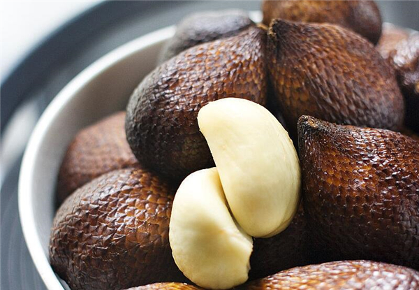 蛇皮果是什么 蛇皮果果肉是什么颜色