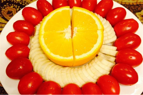 简单摆盘制作的水果拼盘图片,摆一摆就是一个水果拼盘