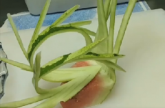 超级简单的ktv西瓜皮拉花教程,在家可制作的ktv西瓜皮拉花