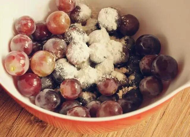 葡萄一天吃多少颗合适,葡萄一天最多吃4两(20颗左右)