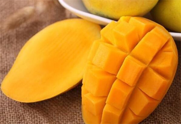 小芒果怎么剥皮吃方法,芒果最简单的剥皮方法