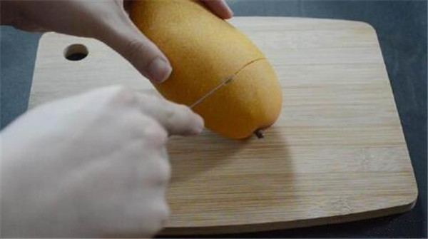 小芒果怎么剥皮吃方法,芒果最简单的剥皮方法