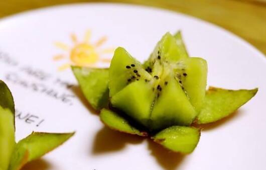 最简单漂亮的水果拼盘,奇异果荷花水果拼盘图片简单好看