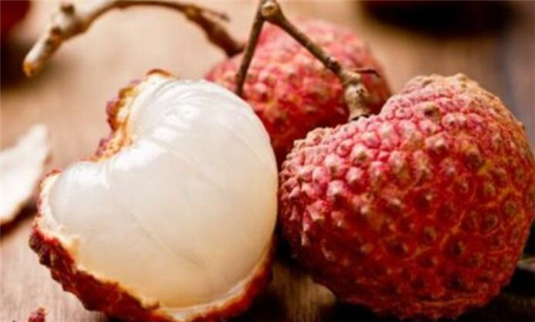 新鲜荔枝上火吗,荔枝的功效与作用