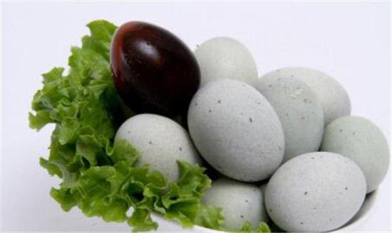 土方法自制皮蛋的方法窍门,土方法自制水晶皮蛋的方法