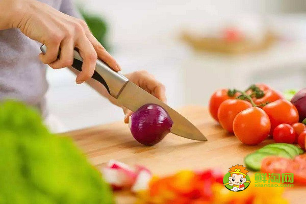 洋葱和芹菜能一起煮水喝吗,洋葱和南瓜和黄瓜能一起吃吗