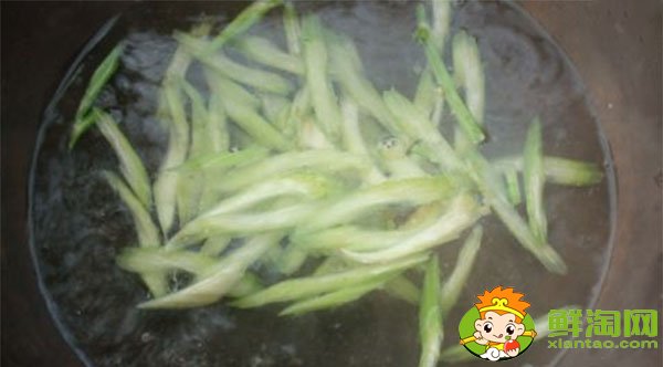 芹菜怎么洗锅,如何用芹菜洗锅