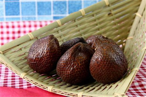 赤湖果是蛇皮果吗,赤湖果和蛇皮果区别较大