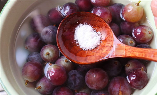 葡萄怎么洗才干净,葡萄上的白怎么洗干净